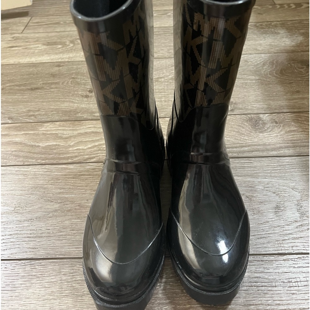 Michael kors rain boots